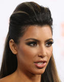 Kim Kardashian (Ким Кардашьян) - Страница 6 Th_91377_kim_kardashian_1_tikipeter_celebritycity_010_123_106lo