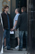 http://img155.imagevenue.com/loc516/th_263440406_On_the_set_of_Supernatural51_122_516lo.jpg