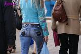 Попки и трусики из-под джинсов и юбок - новая мода