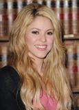 http://img155.imagevenue.com/loc571/th_27558_Celebutopia-Shakira_attends_a_Talk_at_the_Oxford_Union_in_Oxford-06_122_571lo.jpg