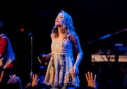 http://img155.imagevenue.com/loc513/th_47448_Emily_Osment_performs_live_at_the_House_of_Blues4_122_513lo.jpg