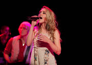 http://img155.imagevenue.com/loc532/th_47138_Emily_Osment_performs_live_at_the_House_of_Blues1_122_532lo.jpg