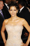 http://img155.imagevenue.com/loc541/th_68090_celebrity_paradise.com_TheElder_HalleBerry178_122_541lo.jpg