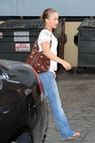 http://img155.imagevenue.com/loc917/th_63442_Hayden_Panettiere_2008-10-02_-_has_lunch_with_dad_in_Hollywood_594_122_917lo.jpg